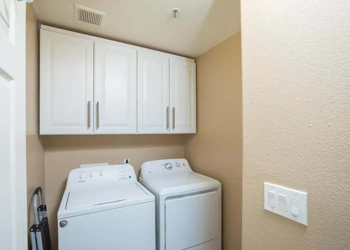 Heated Pool, Spa, Fitness Center, Location Apartment *
