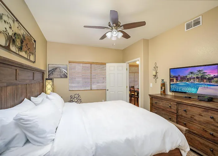 Apartment Heated Pool, Spa, Fitness Center, Location