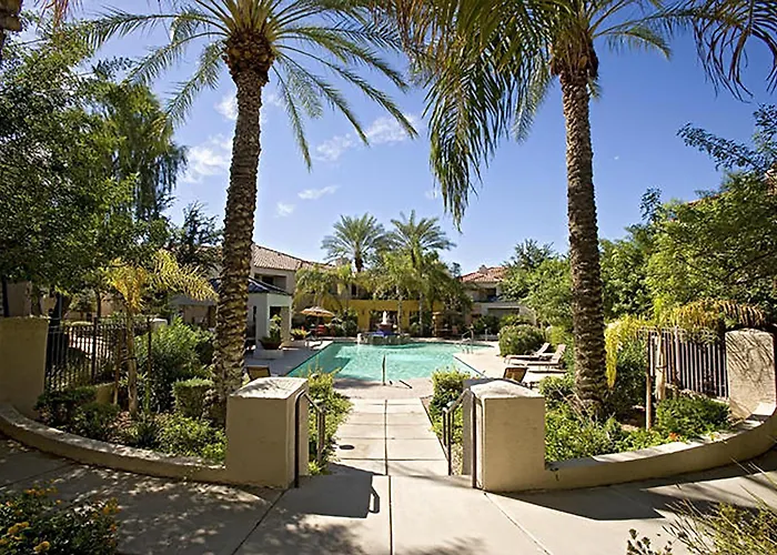 Heated Pool, Spa, Fitness Center, Location *